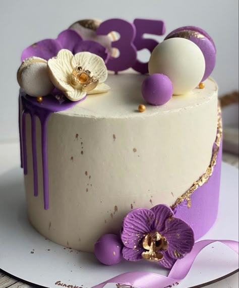 Birthday Cake Decorating Ideas, Elegant Birthday Cakes, Simple Cake Designs, Creative Cake Decorating, Cake Decorating Frosting, Cake Decorating Ideas, A Birthday Cake, Beautiful Birthday Cakes, Simple Birthday