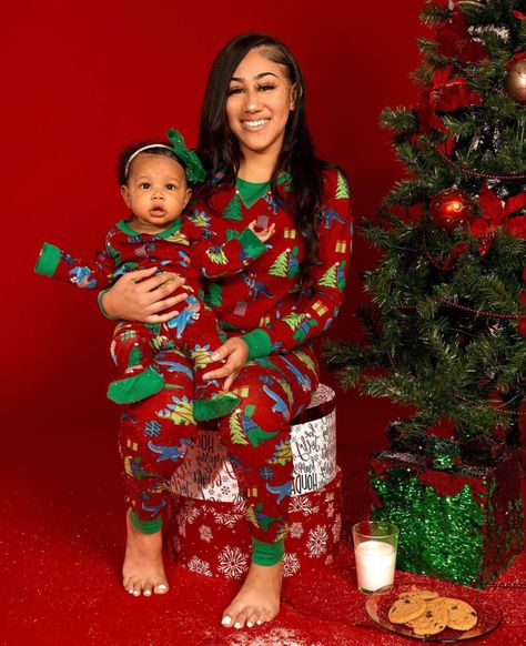 Christmas Photoshoot Ideas Pajamas, Christmas Pajamas Black Family, Mommy And Daughter Christmas Pictures, Mom And Son Christmas Photos, Christmas Photoshoot Ideas Mom And Daughter Black, Pregnant Christmas Pictures Black, Christmas Pictures Mommy Daughter Black, Christmas Pictures Family, Christmas Pajama Pictures