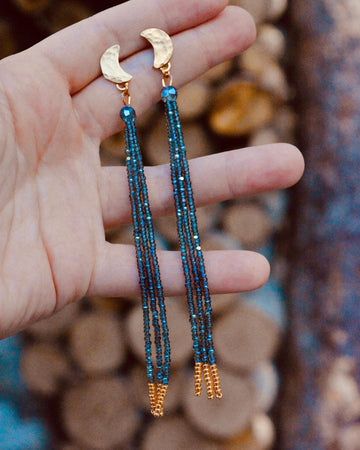 Seed Bead Bracelets Diy, Anting Manik, Beaded Earrings Diy, Moon Studs, Hammered Brass, Seed Bead Tutorial, Handmade Beaded Jewelry, Seed Bead Earrings, Bijoux Diy