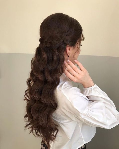 Hair For 2023, Glamorous Wedding Hair, Graduation Ball, Brown Hairstyles, Venus Of Willendorf, Up Dos For Prom, Up Dos, Hair Upstyles, Quince Hairstyles