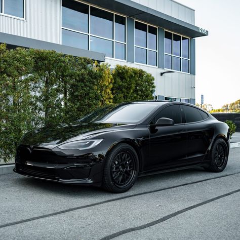 Tesla S Plaid, Tesla Model Y Black, Tesla Model S Black, Plaid Aesthetic, Black Tesla, Blacked Out Cars, Tesla Model S Plaid, Tesla X, Performance Wheels