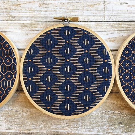 Geometric Embroidery Designs, Sashiko Pattern, Blackwork Patterns, For Me, Geometric Embroidery, Fiber Artist, Punch Needle Embroidery, Textile Crafts, Creative Embroidery