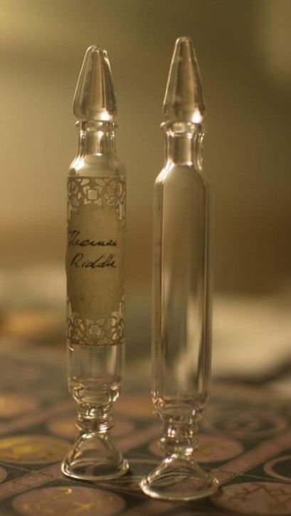 Memory Vials Hufflepuff Aesthetic, Half Blood Prince, Harry Potter Wall, Images Harry Potter, Potter Facts, Hogwarts Aesthetic, Slytherin Aesthetic, Harry Potter Crafts, Harry Potter Pictures