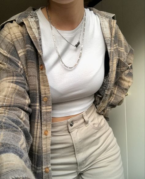 Cute beige outfit  inspiration with wide leg beige Creme jeans and a white crop top paired with a brown beige flannel and silver jewellery Style With Beige Pants, Cosy Fashion Aesthetic, Outfits With Creme Pants, Off White Pants Outfit Aesthetic, Tops For Beige Pants, White Pants Outfit Midsize, White Top Aesthetic Outfit, Creme Outfit Aesthetic, Beige And Silver Outfit