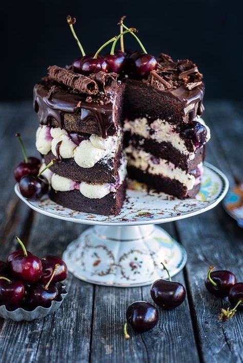 Black Forest Cake Recipe, Eggless Cake Recipe, Fruitcake Recipes, Eggless Cake, Black Forest Cake, Forest Cake, Fruit Dip, Fruit Snacks, Food Cakes