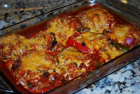 Stuffed Pepper Enchiladas Traditional Enchiladas, Recipes For Weight Watchers, Weight Watchers Vegetarian, Emily Bites, Weight Quotes, Mexican Stuffed Peppers, Stuffed Pepper, Calorie Recipes, Enchilada Recipes