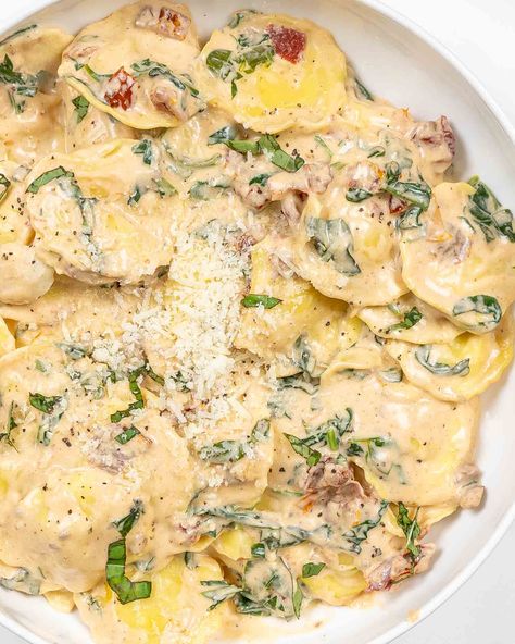 Transform dinner tonight with this luscious Creamy Ravioli recipe! Ready in just 30 minutes, it's an Italian love affair in a skillet. #CreamyRavioli #QuickPasta #DinnerIdeas Creamy Ravioli, Ravioli Recipes, Potato Sauce, Potatoe Recipes, Creamy Parmesan Sauce, Pasta Meals, Jo Cooks, Quick Pasta, Filled Pasta