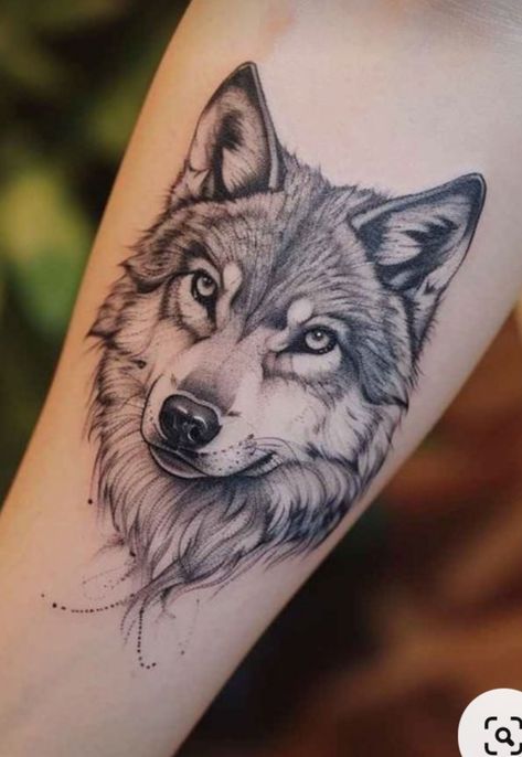 Wolf Tatoos Woman, Wolf Memorial Tattoo, Tattoo Ideas For Men Wolf, Wolf Tattoo Design For Women, Women Wolf Tattoo, Tattoos For Women Traditional, Wolf Tattoo For Women, Traditional Wolf Tattoo, Teen Wolf Tattoo