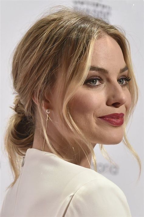 Messy Ponytail Hairstyles, Peinados Recogidos, Penteado Cabelo Curto, Brown Blonde Hair, Brown To Blonde, Hair Envy, Wedding Hair And Makeup, Margot Robbie, Messy Hairstyles