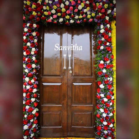 Main Door Flower Decoration Ideas Indian, Main Door Flower Decoration, Passage Decoration, Floral Entrance, Door Flower Decoration, Green Wall Plants, Roses And Carnations, Poo Kolam, Indian Wedding Stage