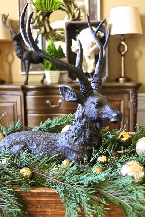 Deer Centerpiece Ideas Christmas, Christmas Dining Room Table Centerpiece, Forest Christmas Decor, Woodsy Christmas Decor, Woodland Christmas Decorations, Deer Decorations, Lodge Christmas Decor, Woodsy Christmas, Dining Room Christmas