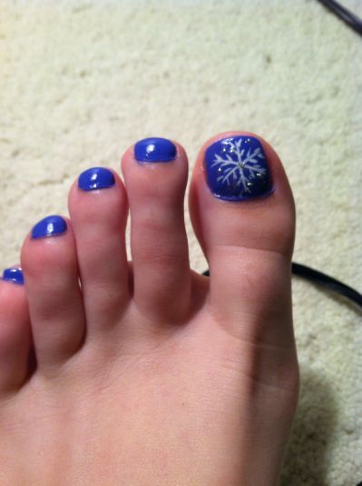 Christmas Toe Nails, Christmas Pedicure, Winter Pedicure, Toe Art Designs, Christmas Toes, Blue Toe Nails, Christmas Nails Inspiration, Toenail Art Designs, Easy Toe Nail Designs