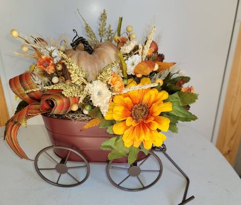 Metal Wagon, Fall Floral Arrangements, Cozy Fall Decor, Summer Door Wreaths, Pumpkin Flower, Fall Arrangements, Fall Table Decor, Sunflower Decor, Rustic Wreath