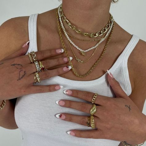 Silver And Gold Rings Aesthetic, Just Un Clou Ring Stack, Jewellery Stack Ideas, Good Rings Aesthetic, Streetwear Jewelry Gold, Stack Gold Necklace, Nails With Gold Jewellery, Ring Stack Silver And Gold, Rings Gold And Silver Mixed