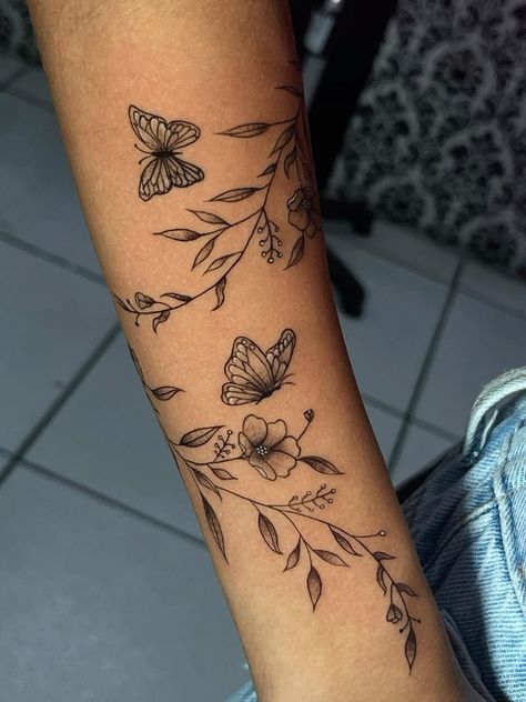 Girl Stomach Tattoos, Hogwarts Tattoo, Lower Arm Tattoos, Worst Tattoos, Unique Butterfly Tattoos, Arm Sleeve Tattoos For Women, Flower Tattoo Ideas, Bla Bla Bla, M Tattoos