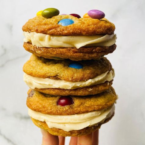 lex & thomas daddio on Instagram: “weekends are for baking, right?🍪 dreaming about my ultimate M&M cookie sandwiches!💯 . they’re copycat great american cookie “double…” M&m Cookie Sandwiches, Copycat Great American Cookie, Great American Cookie, Delicious Buttercream Frosting, Cookies With Frosting, Cookie Sandwich Recipes, Cookie Sandwich, Cookie Sandwiches, Ultimate Cookies