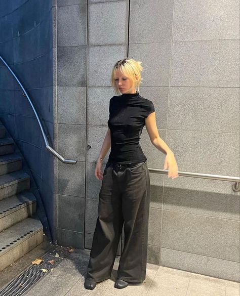 New Outfit Ideas 2024, Styling Basic Clothes, All Black Outfits Aesthetic, Black Fit Aesthetic, Black Top Outfits, Summer Black Outfits, Black Style Outfit, All Black Outfit Summer, Black Outfit Summer