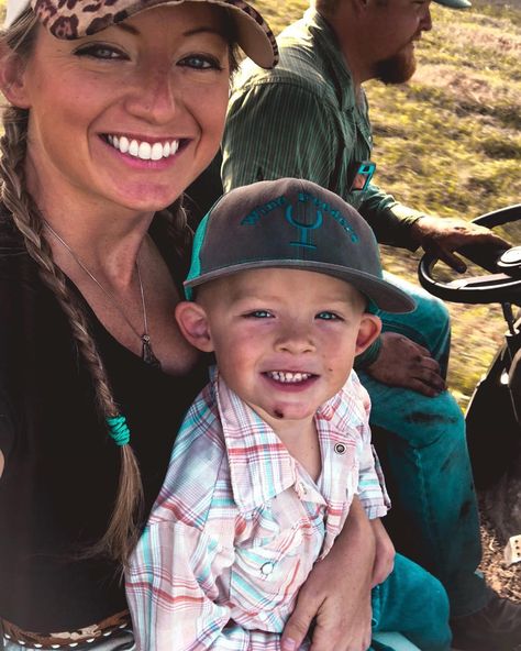 Country Baby Boy, Cute Family Pictures, Country Kids, Little Cowboy, Future Mom, Family Goals, Cute Family, Boy Mom, Future Life