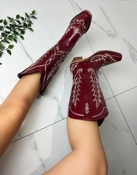 Cowboy Western Boots Burgundy Red - Etsy Mexico Comfy Heels, Wide Calf Boots, Red Burgundy, Cowboy Western, Western Cowboy Boots, Long Boots, Calf Boots, Boots For Women, Vintage Wear