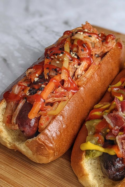 Hot Dog Toppings Ideas, Veggie Hotdogs, Spicy Hot Dog, Kimchi Hot Dog, Hot Dog Recipes Creative, Sausage Sandwich Recipes, Summer Pesto, Hot Dog Recipe, Smoked Sausages