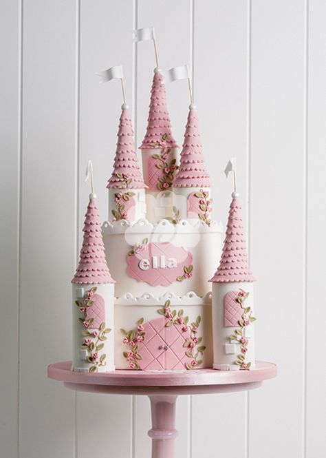 Kue Disney, Castle Birthday Cakes, Princess Castle Cake, Princess Theme Birthday, Princess Birthday Cake, White Castle, Castle Cake, Disney Princess Birthday, Chocolate Wedding Cake