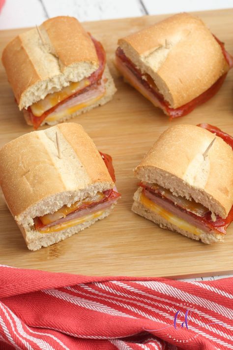 Party Subs, Super Bowl Essen, Party Sandwiches, Appetizers For A Crowd, Sub Sandwiches, Mini Sandwiches, Slow Cooker Dinner, Dinner Party Recipes, Dinner Inspiration