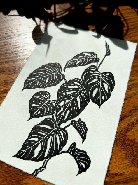 Monstera Adansonii Linocut Print Houseplant Art Swiss Cheese Plant Botanical Prints Printmaking Art Handmade - Etsy Linocut Nature Ideas, Black And White Plant Painting, Black Monstera Tattoo, Plant Lino Print, Adansonii Tattoo, Monstera Linocut, Monstera Adansonii Tattoo, Lino Printing Ideas, Botanical Printmaking