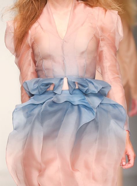 Unbetitelt Pantone 2016, Rose Quartz And Serenity, Rose Quartz Serenity, Pantone Colour Of The Year, Serenity Blue, London Fashion Weeks, Pantone Color Of The Year, Pantone Colors, 2016 Trends