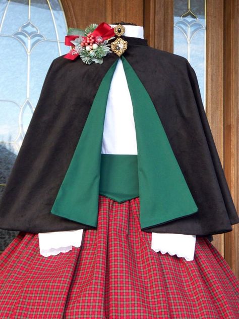 Cape Skirt, Dickens Christmas, Christmas Carolers, Steampunk Christmas, Holiday Parades, Victorian Costume, History Fashion, Christmas Parade, Victorian Clothing