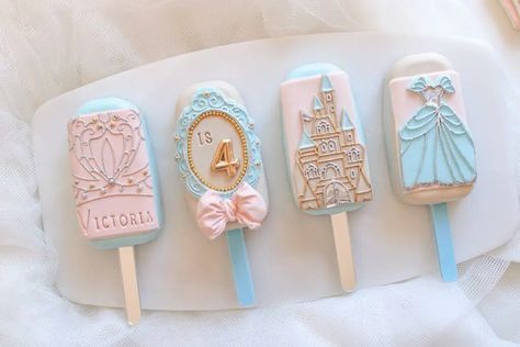 35+ Magical Princess Birthday Party Ideas Princess Cakesicles, Princess Themed Food, Cinderella Cake Pops, Cakesicles Ideas, Blue Latte, Pink Dessert Tables, Cat Themed Birthday Party, Fancy Envelopes, Disneyland Birthday