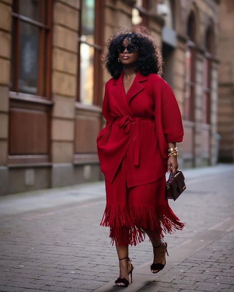 JariatuDanita (@jariatudanita) • Fotos e vídeos do Instagram Aria Dress, Short Women Fashion, Modest Fashion Outfits, Red Outfit, Outfit Idea, Curvy Fashion, Colorful Fashion, Look Fashion, Modest Fashion