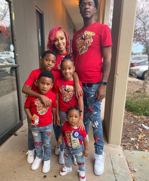 Family Photo Outfits With Black, Black Family Matching Outfits, Mom And Son Outfits, Couples African Outfits, Kids Outfits Daughters, Estilo Swag, Cute Black Babies, Matching T Shirts, Black Family