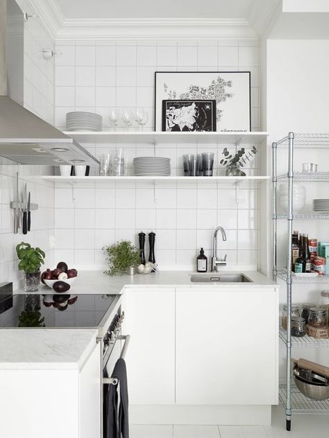 white kitchen Dapur Skandinavia, Small Galley Kitchen Designs, Model Dapur, Galley Kitchen Design, Scandinavian Kitchen Design, Galley Kitchen Remodel, Small Apartment Kitchen, Concrete Kitchen, Scandinavian Kitchen