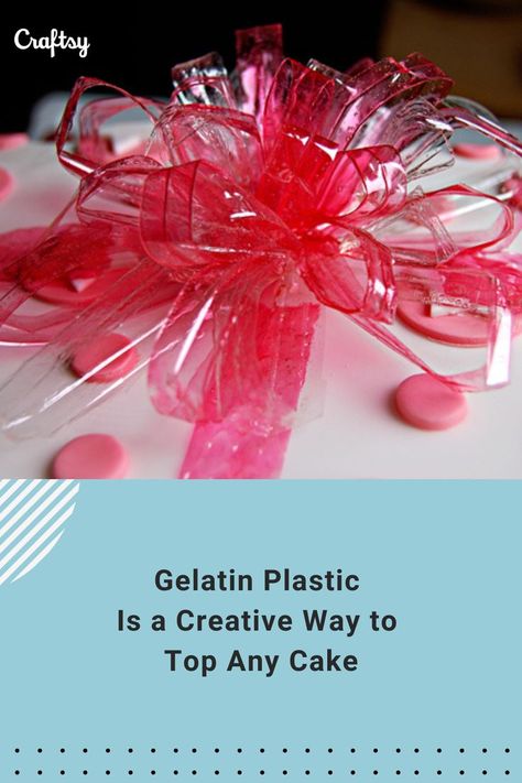 If you’re into creative cake decorating, meet your next make: gelatin plastic. Once hardened and dry, gelatin plastic maintains a beautiful shape and translucent consistency, which mimics rock candy or even stained glass. It’s a simple way to create an avant-garde look to your sweets, especially if you twist it into spirals or a bow. Gelatin Cake, How To Make Gelatin, Gelatin Bubbles, Gourmet Candy Apples, Creative Treats, Learn Cake Decorating, Desserts With Few Ingredients, Edible Decorations, Gourmet Candy