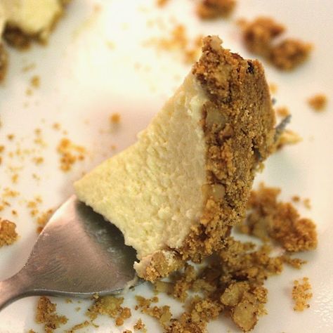 Southern Comfort Eggnog, Chiffon Pie, Holiday Meal Planning, Holiday Pies, Eggnog Recipe, Unflavored Gelatin, Sweet Pie, Alcohol Content, Graham Cracker Crust