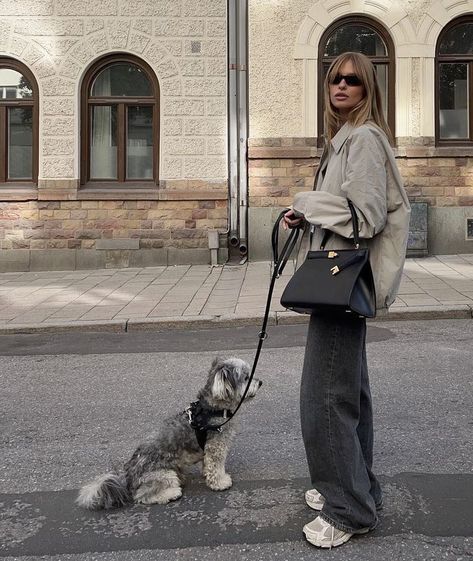 Dog Walking Outfit, Walking Dog, Dog Poses, Dog Walker, Labradoodle, Cute Fits, Simple Life, Dog Walking, Dog Clothes