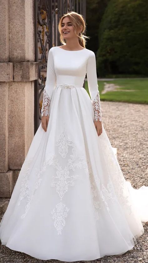 Wedding Gown Trends, Wedding Dress Classic, Modest Wedding Dresses With Sleeves, Long Bridal Gown, Modest Wedding Gowns, Long Sleeve Wedding Dress, Dream Wedding Ideas Dresses, Classic Wedding Dress, Sleeve Wedding Dress