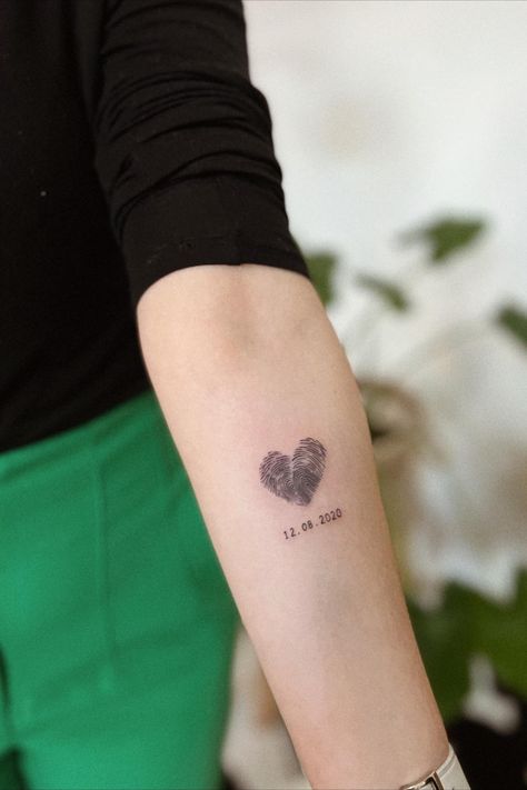 Unique Couple Tattoo, Couple Tattoo Heart, Tattoo For Couples, Simple Couples Tattoos, Tattoo Ideas Couple, Couple Wrist Tattoos, Fingerprint Heart Tattoos, Fingerprint Tattoos, Couple Tattoos Unique Meaningful