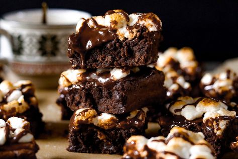 hot chocolate brownies – The Foul-Mouth Gourmet Pumpkin Blondies Recipe, Hot Chocolate Brownies, Ultimate Brownies, Easy Pumpkin Dessert, Cookies And Cups, Fudgy Brownie Recipe, 3 Musketeers, Homemade Nutella, Recipes With Marshmallows