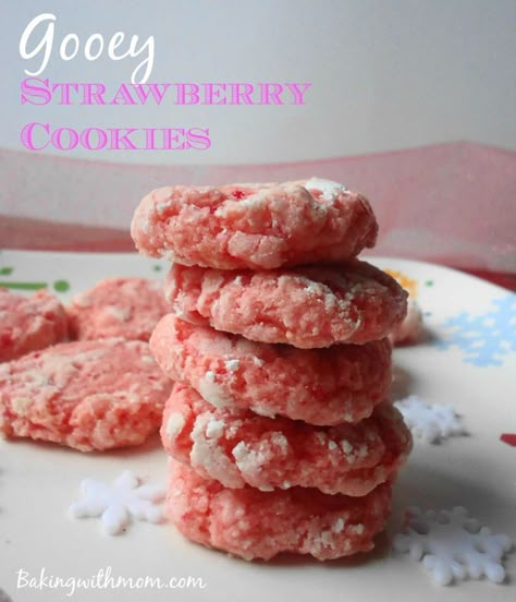 Gooey Strawberry Cookies-made with a cake mix and cream cheese, these soft cookies are perfect for a Christmas cookie tray. Cake Mix Cookie, Carrot Cake Cookies, Gooey Cookies, Soft Cookies, Strawberry Cake Mix, Cake Mix Cookie Recipes, Strawberry Cookies, Crinkle Cookies, Cookie Tray