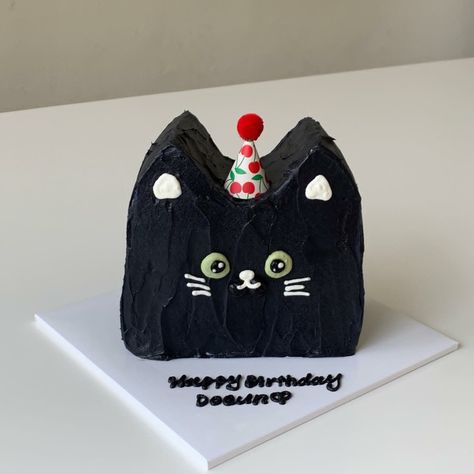 Cat Cake Design, Cat Cakes Birthday, Cake Designs Easy, Cake Designs Simple, Black Cat Cake, Black Cat Birthday, Cat Birthday Cake, Chocolate Cake Designs, Anime Cake