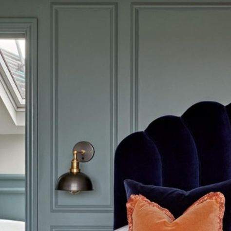 Fraser & Fraser Design on Instagram: "Loved using De Nimes by @farrowandball  for this bedroom scheme - so much that I painted my own sitting room in the same. Such a good blue - goes with everything like your favourite pair of jeans 🖤  Photography @nicksmithphoto  Styling @alexcrabtreepr   #denimes #interiordesign #londoninteriors #masterbedroom #interiors #renovation #familyhome #londonhomes #interiordesigner" Inchyra Blue Bedroom, Edwardian Bedroom, Compton Verney, Inchyra Blue, Amazing Houses, Room Color, Blue Bedroom, Room Colors, Sitting Room