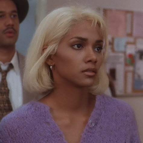 COUTURE ICONS — halle berry as nisi in b*a*p*s Halle Berry Baps Hair, Halle Berry Blonde Hair, B.a.p.s Aesthetic, 90s Halle Berry, Halle Berry Blonde, Halle Angel, Halle Berry Outfits, Blonde Short Hair Black Women, Young Halle Berry