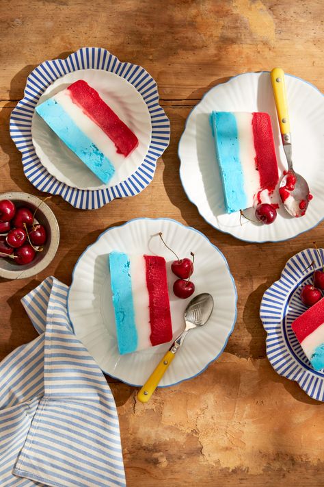 countryliving Strawberry Shortcake Ice Cream Bars, Creamsicle Pie, Nostalgic Summer, Holiday Entertaining Food, Strawberry Shortcake Ice Cream, Summer Rugs, Ice Cream Bars, Patriotic Desserts, Star Cookies