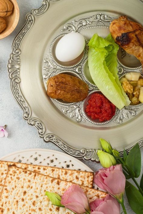 Here's how to decorate your Passover Seder table. Enhance traditional objects, like the Seder plate, with fresh floral centerpieces or family heirlooms. Passover Aesthetic, Seder Meal Table Decorations, Passover Seder Menu Ideas, Passover Charoset Recipe, Passover Seder Table, Easter Poster Design, Passover Dinner, Passover Charoset, Batch Cocktail Recipe