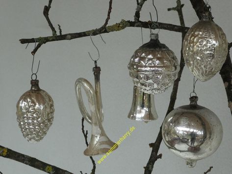 alter - antiker Weihnachtsschmuck –Christbaumschmuck, Konvolut mit 6 Ornamenten,  um  1920/30,  Glas, mundgeblasen,  verschiedene Größen und Formen,  Kugel, Glocke, Zapfen, Nuß, Traube, Trompete,  Lauscha,  Höhen von ca. 4 cm bis 8 cm  #eBayShop Holiday Calendar, Holiday Celebration, See More, Christmas Decorations, Holidays, Toys, Christmas