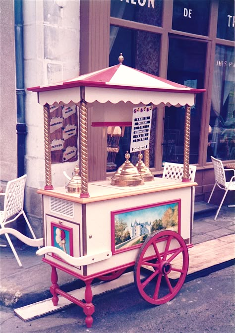 Ice Cream Cart, Food Carts, Delicious Ice Cream, Prospect Park, Visit France, French Beauty, Victorian Christmas, Food Trucks, Kiosk