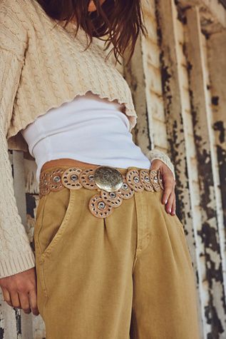 Follow Your Arrow Belt | Free People Coin Belt Outfit, Stripped Jeans Outfit, Boho Belt Outfit, Cool Belts, Country Western Fashion, Western Looks, Montana Western, Belt Outfit, Follow Your Arrow