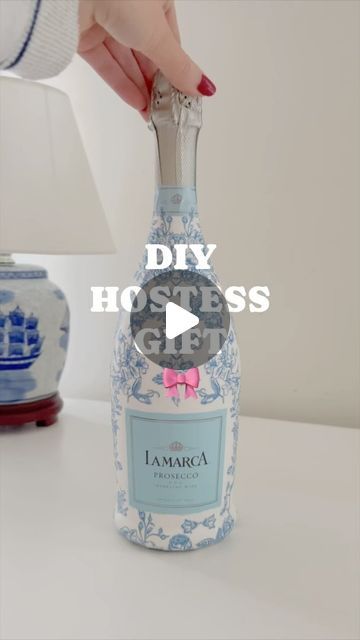 Crafts With Napkins Paper, Wrapped Champagne Bottle, Paper Mache Wine Bottles, Mod Podge Bottles, Valentine Wine Bottles, Things To Decopauge, Wine Bottle Crafts Decoration, Mod Podge Champagne Bottle With Napkins, Napkin Wine Bottle Decoupage Ideas