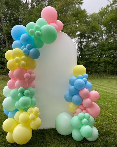 Pastel balloon backdrop for a baby shower 💗 so cute! #pastel #babyshower #babyontheway #balloonarch #balloons #balloonart #balloonartist #quincyma #smallbusiness #bostonma Pastel Balloon Arch, Square Backdrop, Rainbow Balloon Arch, Rainbow Backdrop, Pastel Balloons, Rainbow Balloons, Balloon Backdrop, Cute Pastel, Balloon Art